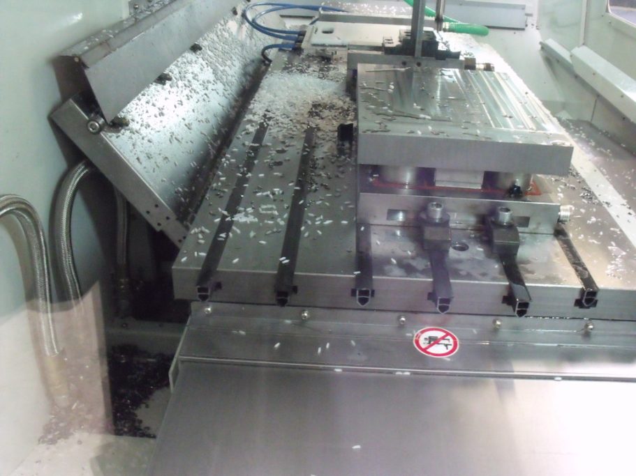 AFM T-Nuten Abdeckung® in der Maschine AFM T-Nuten Abdeckung® Späne bleiben liegen